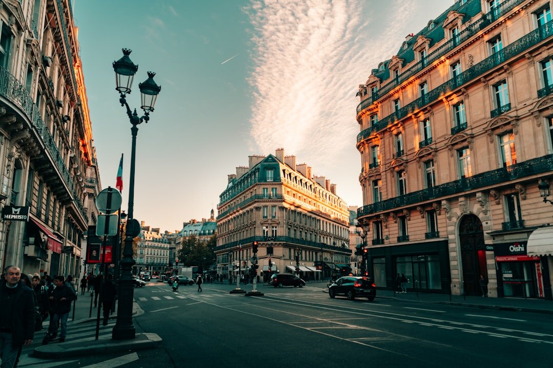 celebrity in paris street