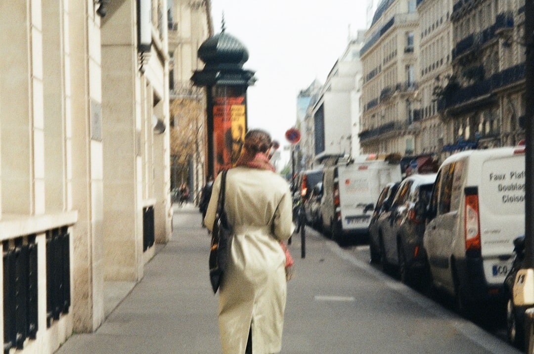 celebrity in paris street